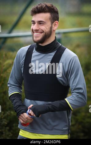 Massimo Bruno d'Anderlecht arrive pour une session de formation de l'équipe belge de football RSC Anderlecht à Anderlecht, le mercredi 12 avril 2017. Demain, Anderlecht joue contre l'équipe britannique Manchester United dans le concours Europa League. BELGA PHOTO VIRGINIE LEFOUR Banque D'Images