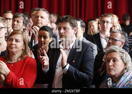 Le président de SP.a, John Crombez, a été photographié pendant les discours traditionnels de la soirée précédant le 01 mai, la Journée du travail, la Journée internationale des travailleurs, le dimanche 30 avril 2017 à Gand. BELGA PHOTO NICOLAS MATERLINCK Banque D'Images