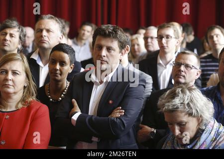 Le président de SP.a, John Crombez, a été photographié pendant les discours traditionnels de la soirée précédant le 01 mai, la Journée du travail, la Journée internationale des travailleurs, le dimanche 30 avril 2017 à Gand. BELGA PHOTO NICOLAS MATERLINCK Banque D'Images