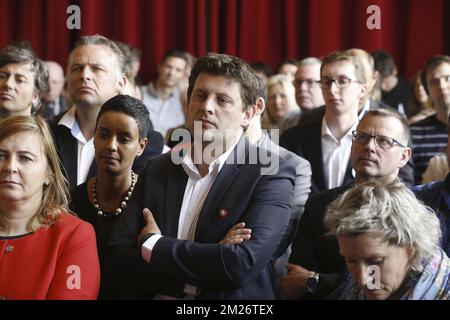 Le président de SP.a, John Crombez, a été photographié pendant les discours traditionnels de la soirée précédant le 01 mai, la Journée du travail, la Journée internationale des travailleurs, le dimanche 30 avril 2017 à Gand. BELGA PHOTO NICOLAS MATERLINCK Banque D'Images