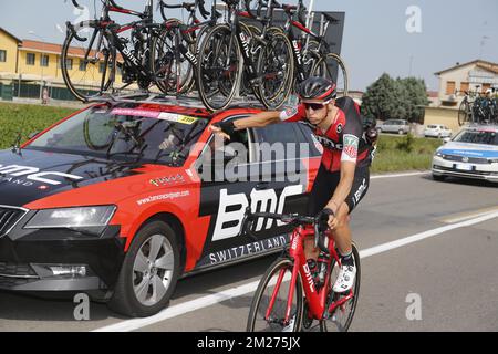 Le Belge Dylan Teuns de BMC Racing Team passe la douzième étape de la tournée à vélo Giro 2017, à 229 km de Forli à Regio Emilia, Italie, le jeudi 18 mai 2017. BELGA PHOTO YUZURU SUNADA Banque D'Images