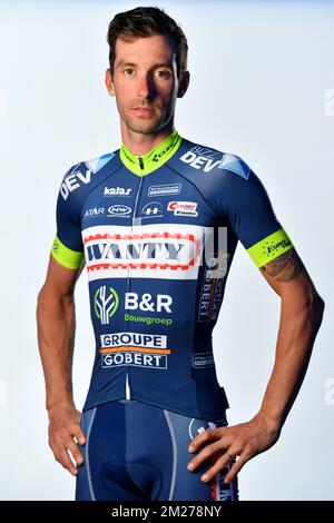Le belge Kenny Dehaes de Wanty-Groupe Gobert pose pour le photographe lors de la présentation des équipes pour la course cycliste Baloise Belgium Tour, mardi 23 mai 2017 à Lochristi. BELGA PHOTO DAVID STOCKMAN Banque D'Images