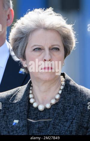 Première ministre du Royaume-Uni Theresa May a pris la photo lors de la cérémonie de dévoilement du nouveau siège de l'OTAN, Organisation du Traité de l'Atlantique Nord, à Evere, Bruxelles, le jeudi 25 mai 2017. PISCINE PHOTO DE BELGA CHRISTOPHE LICOPPE Banque D'Images