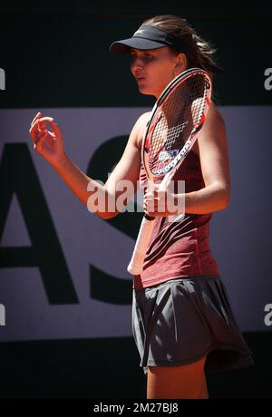 La Belge Maryna Zanevska a l'air abattu lors d'un match de tennis entre la Belge Maryna Zanevska et la Croate Petra Martic, lors du troisième tour de la phase de qualification des femmes du tournoi de tennis Roland Garros French Open, à Paris, en France, le vendredi 26 mai 2017. Le Grand Chelem Roland Garros a lieu du 22 mai au 11 juin 2017. BELGA PHOTO VIRGINIE LEFOUR Banque D'Images