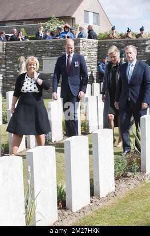 Le prince Guillaume le duc de Cambridge, la princesse Astrid de Belgique et le Taoiseach Enda Kenny photographiés lors de la cérémonie de clôture de la commémoration du centenaire de la bataille de Meshines Ridge, à Wytschaete (Wijtschate), le mercredi 07 juin 2017. Aujourd'hui (07/06/2017) marque le 100th anniversaire du début de la bataille des mines de Mesen, durant la première Guerre mondiale. BELGA PHOTO KURT DESPLENTER Banque D'Images