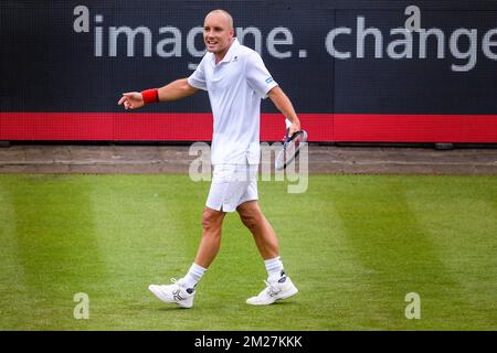 Le Belge Steve Darcis réagit lors d'un premier match entre le Belge Steve Darcis et l'Ukrainien Alexander Dolgopolov en singles hommes au tournoi de tennis Ricoh Open ATP à Rosmalen, aux pays-Bas, le mardi 13 juin 2017. BELGA PHOTO LUC CLAESSEN Banque D'Images