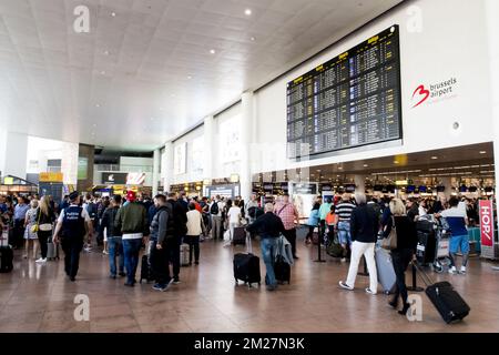 L'illustration montre le hall des départs lors d'une coupure de courant à l'aéroport de Bruxelles, à Zaventem, le jeudi 15 juin 2017. BELGA PHOTO JASPER JACOBS Banque D'Images