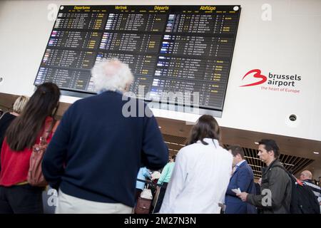 L'illustration montre le hall des départs lors d'une coupure de courant à l'aéroport de Bruxelles, à Zaventem, le jeudi 15 juin 2017. BELGA PHOTO JASPER JACOBS Banque D'Images