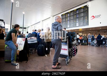 L'illustration montre le hall des départs lors d'une coupure de courant à l'aéroport de Bruxelles, à Zaventem, le jeudi 15 juin 2017. BELGA PHOTO JASPER JACOBS Banque D'Images