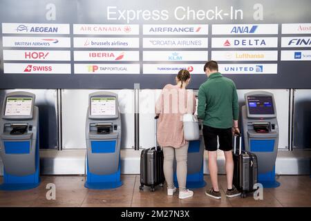 L'illustration montre le hall des départs lors d'une coupure de courant à l'aéroport de Bruxelles, à Zaventem, le jeudi 15 juin 2017. BELGA PHOTO JASPER JACOBS Banque D'Images