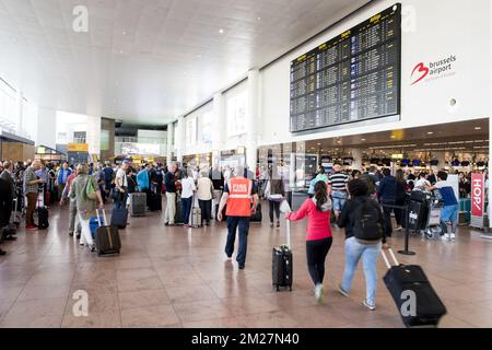 L'illustration montre le hall des départs lors d'une coupure de courant à l'aéroport de Bruxelles, à Zaventem, le jeudi 15 juin 2017. BELGA PHOTO JASPER JACOBS Banque D'Images