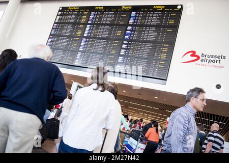 L'illustration montre le hall des départs lors d'une coupure de courant à l'aéroport de Bruxelles, à Zaventem, le jeudi 15 juin 2017. BELGA PHOTO JASPER JACOBS Banque D'Images