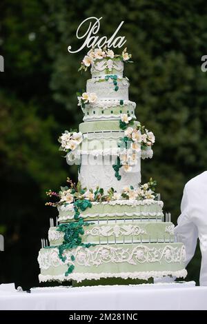 Un gâteau géant photographié lors d'une fête à l'occasion de l'anniversaire 80th de la reine Paola, le jeudi 29 juin 2017 à Waterloo. BELGA PHOTO BRUNO FAHY Banque D'Images