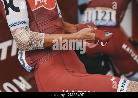 swiss reto Hollenstein de Team Katusha Alpecin photographié lors de la troisième étape de l'édition 104th de la course cycliste Tour de France, à 212,5 km de Verviers, Belgique à Longwy, France, lundi 03 juillet 2017. Le Tour de France de cette année a lieu du 1er juillet à 23 juillet. BELGA PHOTO DIRK WAEM Banque D'Images