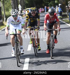 Français Pierre Luc Perichon de l'équipe fortuneo - Oscaro, français Lilian Calmejane de Direct Energie et belge Thomas de Gendt de Lotto Soudal photographié en action pendant la troisième étape de l'édition 104th de la course cycliste Tour de France, à 212,5 km de Verviers, Belgique à Longwy, France, Lundi 03 juillet 2017. Le Tour de France de cette année a lieu du 1er juillet à 23 juillet. BELGA PHOTO YORICK JANSENS Banque D'Images