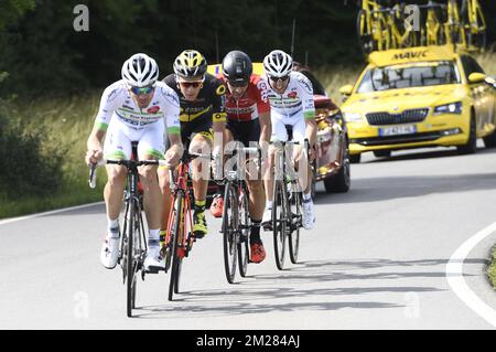 Français Pierre Luc Perichon de l'équipe fortuneo - Oscaro, français Lilian Calmejane de Direct Energie, belge Thomas de Gendt de Lotto Soudal et français Romain Hardy de l'équipe fortuneo - Oscaro en action lors de la troisième étape de l'édition 104th de la course cycliste Tour de France, 212,5 km de Verviers, Belgique à Longwy, France, lundi 03 juillet 2017. Le Tour de France de cette année a lieu du 1er juillet à 23 juillet. BELGA PHOTO YORICK JANSENS Banque D'Images