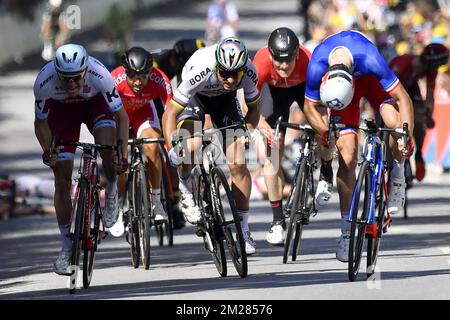 Norvège Alexander Kristoff de Team Katusha Alpecin, Slovakian Peter Sagan de Bora - Hansgrohe et français Arnaud Demare de FDJ sprint à la quatrième étape de l'édition 104th de la course cycliste Tour de France, à 207,5 km de Mondorf-les-bains, Luxembourg, à Vittel, France, le mardi 04 juillet 2017. Le Tour de France de cette année a lieu du 1er juillet à 23 juillet. BELGA PHOTO DIRK WAEM Banque D'Images