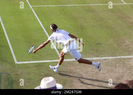 Belge Ruben Bemelmans (ATP 124) photographié lors d'un match de tennis contre l'Afrique du Sud Kevin Anderson (ATP 42), lors du troisième tour des singles hommes au tournoi de tennis de Wimbledon au All England tennis Club, dans le sud-ouest de Londres, en Grande-Bretagne, le vendredi 07 juillet 2017. BELGA PHOTO BENOIT DOPPAGNE Banque D'Images