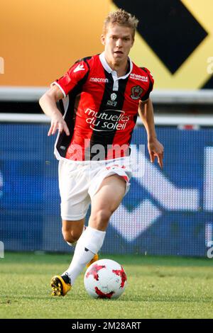 Vincent Koziello de Nice se bat pour le ballon lors d'un match de football amical entre l'équipe belge de première ligue KAA Gent et l'équipe française de Ligue 1 Nice, le jeudi 13 juillet 2017 à Gand. BELGA PHOTO KURT DESPLENTER Banque D'Images