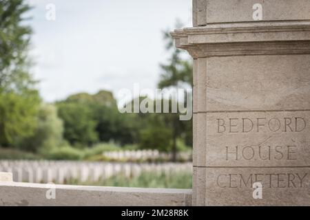 L'illustration montre la Commission des sépultures de guerre du Commonwealth Bedford House à la périphérie d'Ieper, dans le cadre de la commémoration du centenaire de Passchendaele, la troisième bataille d'Ypres les 30th et 31st juillet 2017, lundi 31 juillet 2017. BELGA PHOTO POOL AURORE BELLOT Banque D'Images