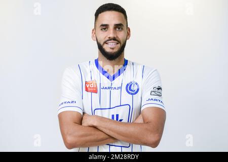 Le nouveau joueur de Gent Dylan Bronn pose pour le photographe lors de la présentation du dernier transfert du club de Jupiler Pro League KAA Gent, joueur Tunésien-français Dylan Bronn, lundi 31 juillet 2017, à Oostakker, Gand. BELGA PHOTO LAURIE DIEFFEMBACQ Banque D'Images