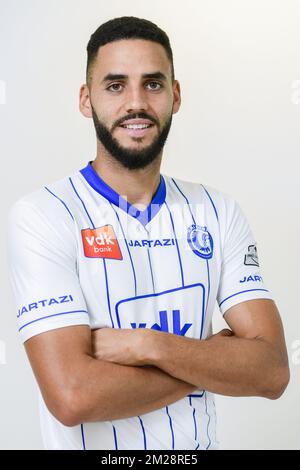 Le nouveau joueur de Gent Dylan Bronn pose pour le photographe lors de la présentation du dernier transfert du club de Jupiler Pro League KAA Gent, joueur Tunésien-français Dylan Bronn, lundi 31 juillet 2017, à Oostakker, Gand. BELGA PHOTO LAURIE DIEFFEMBACQ Banque D'Images