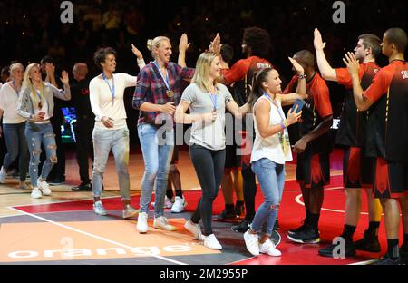 Chats belges photographiés au début d'un match de préparation amical avant l'Euro 2017, entre l'équipe nationale belge de basketball masculin Lions belges et l'Espagne, à Bruxelles, le mercredi 23 août 2017. BELGA PHOTO VIRGINIE LEFOUR Banque D'Images