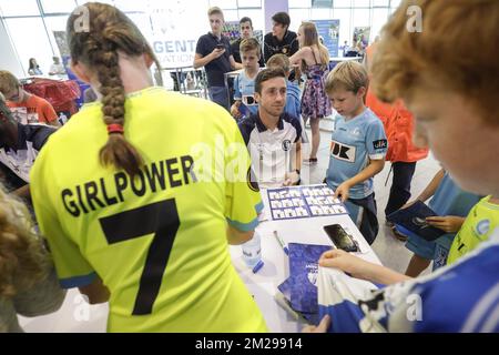 Brecht Dejaegere de Gent photographié pendant la journée des fans de l'équipe de football de première division KAA Gent, mercredi 30 août 2017 à Gent. BELGA PHOTO THIERRY ROGE Banque D'Images