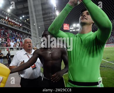 Romelu Lukaku en Belgique et Thibault courtois célèbrent après la victoire et la qualification pour 2018 WC en Russie, lors d'un match de qualification de la coupe du monde entre la Grèce et l'équipe nationale belge de football Red Devils au Pirée, Athènes, Grèce, dimanche 03 septembre 2017. BELGA PHOTO DIRK WAEM Banque D'Images