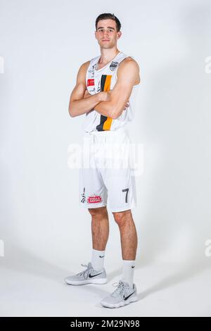 Rafael Bogaerts de Louvain pose pour le photographe au photoshoot du club de basket d'Euromillions Leuven Bears avant la saison 2017-2018, le lundi 18 septembre 2017 à Louvain. BELGA PHOTO BRUNO FAHY Banque D'Images