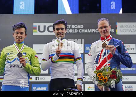 Slovène Primoz Rogall de Team LottoNL-Jumbo, néerlandais Tom Dumoulin de Team Sunweb et britannique Chris Froome de Team Sky photographiés sur le podium après la course individuelle de temps de Men Elite aux Championnats du monde de cyclisme sur route UCI 2017 à Bergen, en Norvège, le mercredi 20 septembre 2017. BELGA PHOTO YORICK JANSENS Banque D'Images
