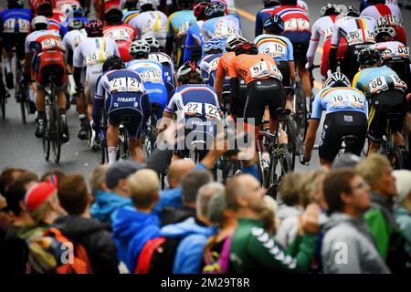 L'illustration montre le pack de cavaliers en action pendant les hommes de moins de 23 ans aux Championnats du monde de cyclisme sur route 2017 de l'UCI à Bergen, Norvège, le vendredi 22 septembre 2017. BELGA PHOTO YORICK JANSENS Banque D'Images