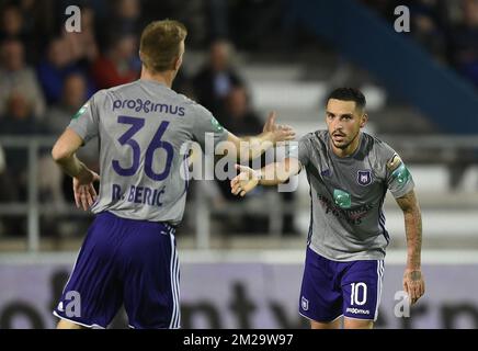 Nicolae Stanciu d'Anderlecht célèbre après avoir marqué le match de la Jupiler Pro League entre Waasland-Beveren et RSC Anderlecht, à Beveren-Waas, le samedi 23 septembre 2017, le huitième jour de la Jupiler Pro League, la saison belge du championnat de football 2017-2018. BELGA PHOTO JOHN THYS Banque D'Images