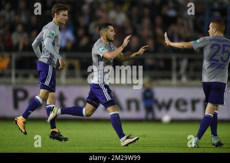 Nicolae Stanciu d'Anderlecht célèbre après avoir marqué le match de la Jupiler Pro League entre Waasland-Beveren et RSC Anderlecht, à Beveren-Waas, le samedi 23 septembre 2017, le huitième jour de la Jupiler Pro League, la saison belge du championnat de football 2017-2018. BELGA PHOTO JOHN THYS Banque D'Images