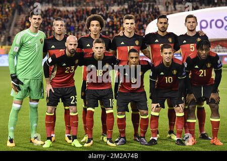 L-R, Up, gardien de but belge Thibaut Courtois, Toby Alderweireld en Belgique, Axel Witsel en Belgique, Thomas Meunier en Belgique, Nacer Chadli en Belgique, Le capitaine belge Jan Vertonghen et Down, le belge Laurent Ciman, le belge Thorgan Hazard, le belge Youri Tielemans, le belge Eden Hazard et le belge Michy Batshuayi posent pour le tableau de l'équipe avant un match de football entre l'équipe nationale belge Red Devils et Chypre, à Bruxelles, le mardi 10 octobre 2017, Jeu 9 dans le groupe H des qualifications pour la coupe du monde 2018. BELGA PHOTO DIRK WAEM Banque D'Images