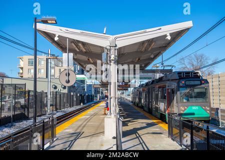 MBTA Green Line Ansaldo Breda Type 8 à La Gare De Gilman Square à ...