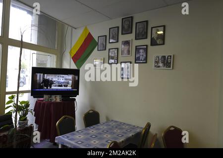 Un centre de réunion culturel kurde photographié lors d'une réunion de la communauté kurde concernant le clash massif d'hier entre Kurdes et Turcs dans la Brederodestraat à Anvers, samedi 28 octobre 2017. BELGA PHOTO NICOLAS MATERLINCK Banque D'Images