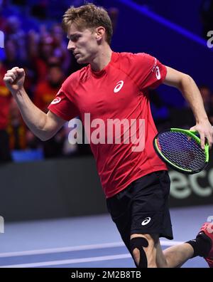 Le belge David Goffin réagit lors d'un match de tennis contre le français JO-Wilfried Tsonga, quatrième match de la finale du Groupe mondial de la coupe Davis entre la France et la Belgique, dimanche 26 novembre 2017, à Villeneuve-d'Ascq. La finale se joue du 24 au 26 novembre 2017 au stade Pierre-Mauroy à Lille, France. BELGA PHOTO BENOIT DOPPAGNE Banque D'Images