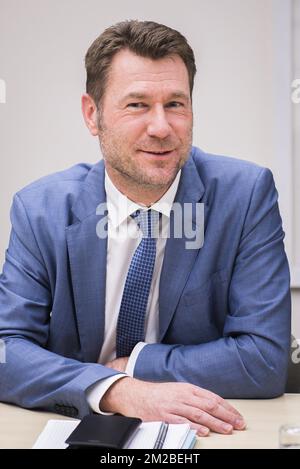 BART Buysse, directeur général DE FEB-VBO, photographié lors d'une réunion du 'Groupe des 10' (Groep van Tien- Groupe de dix), une sélection de partenaires sociaux comprenant des représentants syndicaux et des organisations patronales, au siège DE FEB-VBO à Bruxelles, le mardi 05 décembre 2017. BELGA PHOTO LAURIE DIEFFEMBACQ Banque D'Images