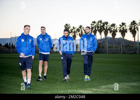 Nicolas Raskin de Gand, Noe Dussenne de Gand, Dylan Bronn de Gand et Samuel Gigot de Gand photographiés pendant la première journée du camp d'entraînement d'hiver de l'équipe belge de football de première division KAA Gent, à Oliva, en Espagne, le vendredi 05 janvier 2018. BELGA PHOTO JASPER JACOBS Banque D'Images