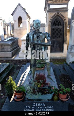 Paris | Paris - Cimetière Montparnasse - la tombe du sculpteur César 28/12/2017 Banque D'Images