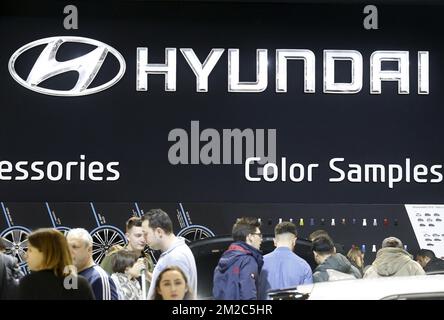 Logo Hyundai photographié lors de l'édition 96th du salon de l'automobile de Bruxelles, à l'exposition de Bruxelles, le dimanche 14 janvier 2018, à Bruxelles. BELGA PHOTO NICOLAS MATERLINCK Banque D'Images