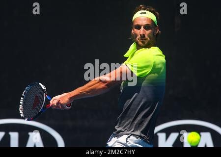 Le Belge Ruben Bemelmans joue pour perdre un match de tennis entre le géorgien Nikoloz Basilashvili (ATP 61) et le belge Ruben Bemelmans (ATP 117), lors du deuxième tour du tournoi de singles masculin au Grand Chelem de tennis « Australian Open », le mercredi 17 janvier 2018 à Melbourne Park, Melbourne, Australie. Cette première grande slam de la saison aura lieu du 15 au 28 janvier. BELGA PHOTO PATRICK HAMILTON Banque D'Images