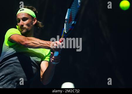 Le Belge Ruben Bemelmans joue pour perdre un match de tennis entre le géorgien Nikoloz Basilashvili (ATP 61) et le belge Ruben Bemelmans (ATP 117), lors du deuxième tour du tournoi de singles masculin au Grand Chelem de tennis « Australian Open », le mercredi 17 janvier 2018 à Melbourne Park, Melbourne, Australie. Cette première grande slam de la saison aura lieu du 15 au 28 janvier. BELGA PHOTO PATRICK HAMILTON Banque D'Images