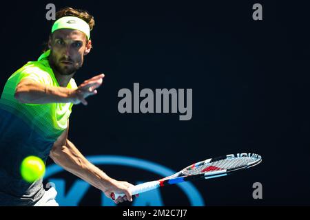 Le Belge Ruben Bemelmans joue pour perdre un match de tennis entre le géorgien Nikoloz Basilashvili (ATP 61) et le belge Ruben Bemelmans (ATP 117), lors du deuxième tour du tournoi de singles masculin au Grand Chelem de tennis « Australian Open », le mercredi 17 janvier 2018 à Melbourne Park, Melbourne, Australie. Cette première grande slam de la saison aura lieu du 15 au 28 janvier. BELGA PHOTO PATRICK HAMILTON Banque D'Images