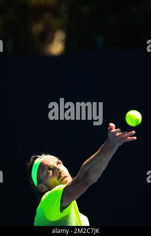 Le Belge Ruben Bemelmans joue pour perdre un match de tennis entre le géorgien Nikoloz Basilashvili (ATP 61) et le belge Ruben Bemelmans (ATP 117), lors du deuxième tour du tournoi de singles masculin au Grand Chelem de tennis « Australian Open », le mercredi 17 janvier 2018 à Melbourne Park, Melbourne, Australie. Cette première grande slam de la saison aura lieu du 15 au 28 janvier. BELGA PHOTO PATRICK HAMILTON Banque D'Images