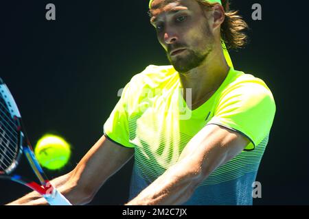 Le Belge Ruben Bemelmans joue pour perdre un match de tennis entre le géorgien Nikoloz Basilashvili (ATP 61) et le belge Ruben Bemelmans (ATP 117), lors du deuxième tour du tournoi de singles masculin au Grand Chelem de tennis « Australian Open », le mercredi 17 janvier 2018 à Melbourne Park, Melbourne, Australie. Cette première grande slam de la saison aura lieu du 15 au 28 janvier. BELGA PHOTO PATRICK HAMILTON Banque D'Images