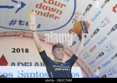 L'australien Caleb Ewan d'Orica Scott célèbre sur le podium à l'étape 2 de la course de descente en vélo, à 148,6 km de Unley - Stirling, le mercredi 17 janvier 2018 en Australie. Cette édition de la course se déroule de 16 janvier à 21 janvier. BELGA PHOTO YUZURU SUNADA Banque D'Images