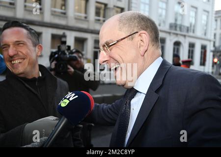 Le ministre de la Justice, Koen Geens, s'adresse à la presse lorsqu'il arrive à une réunion du conseil des ministres du gouvernement fédéral à Bruxelles, le vendredi 19 janvier 2018. BELGA PHOTO ERIC LALMAND Banque D'Images