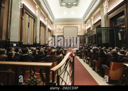 L'illustration montre la salle d'audience pendant la composition du jury pour le procès assodé de Vincent de Bruycker et Denis Nikolovska, devant le tribunal assodé de Bruxelles-capitale, le mercredi 24 janvier 2018, à Bruxelles. De Bruycker et Nikolovska sont accusés d'avoir tué Xhuliano, un étudiant de 22 ans, en 2015. BELGA PHOTO THIERRY ROGE Banque D'Images